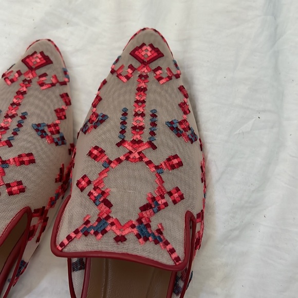 Brand new hand embroidered mules size 42 by Saptodjojokartiko - Picture 4 of 6